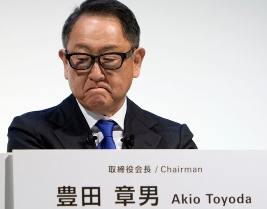 Akio Toyoda’s Support Among Toyota Investors Tumbles