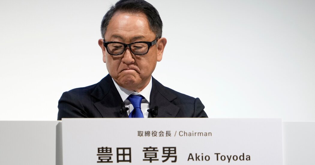 Akio Toyoda’s Support Among Toyota Investors Tumbles