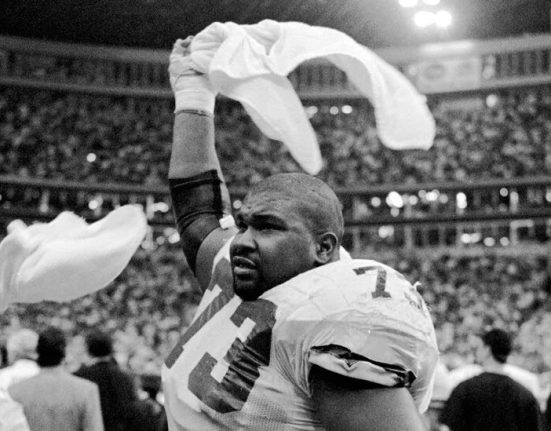 Larry Allen, Dominant N.F.L. Lineman, Dies at 52