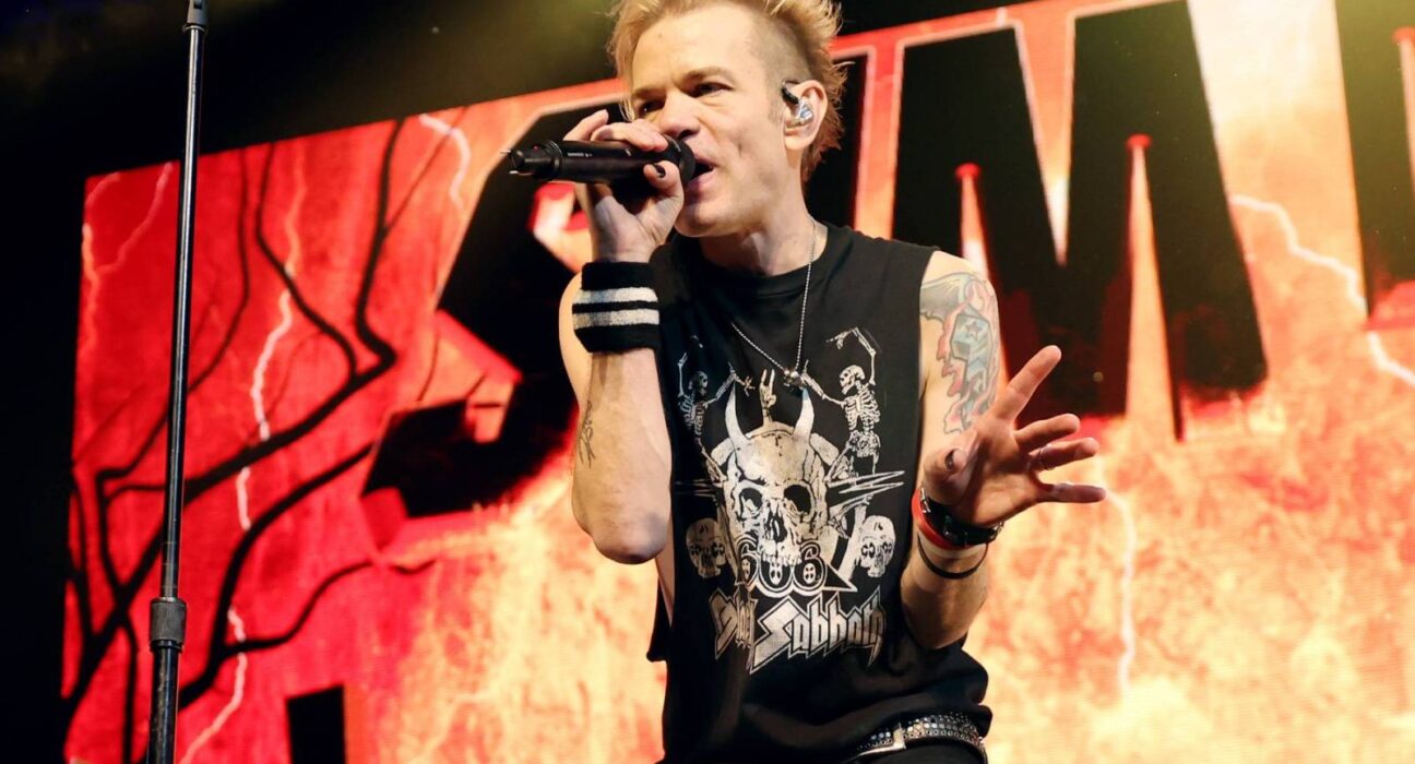 Deryck Whibley Accuses Former Sum 41 Manager of Grooming, Sexual Abuse