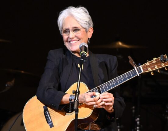 Joan Baez to Perform Benefit Show With Emmylou Harris, Bonnie Raitt