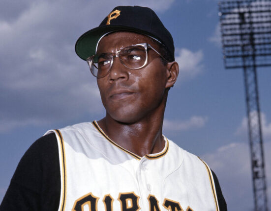 Bob Veale, Towering Fireballer for the ’60s Pirates, Dies at 89