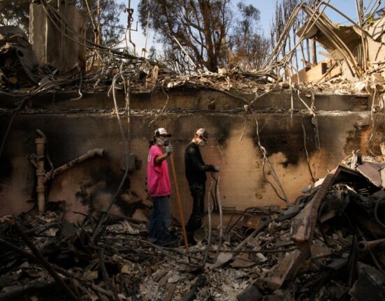 Live updates: Fires continue to rage in Southern California