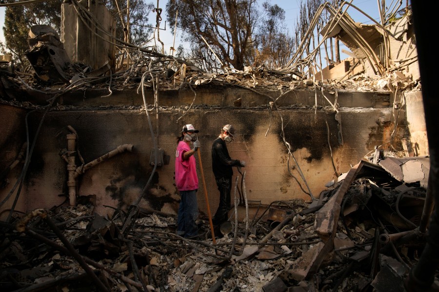 Live updates: Fires continue to rage in Southern California